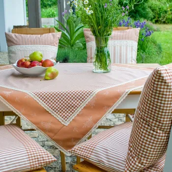 Napron - ubrus rezavý kanafas kostky a louka s krajkou Vzor kanafasu: Kostky 5x5mm, Napron rozměr: 90x90cm