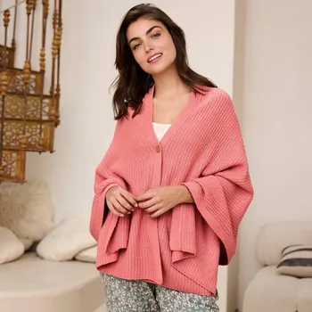 Dámský svetr Pletené pončo s hladkým vzorem korálová