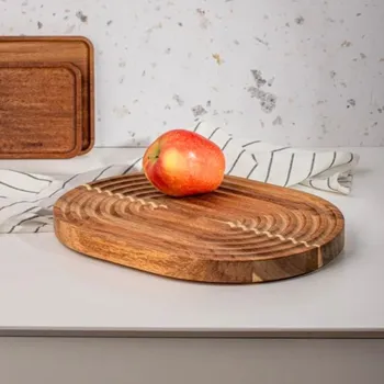 Kuchyňské prkénko HOMLA Drážkovaná deska Mooka z akácie 33 cm