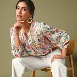 Kreponová halenka s macramé a 3/4 rukávy, s potiskem režná/růžová 36