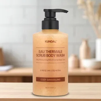 Sprchový gel KUNDAL - Scrub Body Wash - Exfoliační sprchový gel COZY DARJEELING - 500 ml