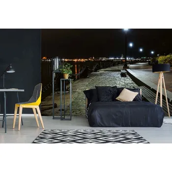 Fototapeta DIMEX | Samolepicí vliesová fototapeta na zeď Harborwalk v Bostonu MA-5-1223 | 375 x 250 cm | bílá, černá, šedá + Samolepicí vliesová fototapeta na stěnu DIMEX Harborwalk v Bostonu MA51223 v rozměru 375 x 250 cm