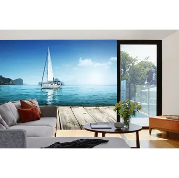 Fototapeta DIMEX | Samolepicí vliesová fototapeta na zeď Jachta u dřevěného mola MA-5-2765 | 375 x 250 cm | modrá, bílá, šedá + Samolepicí vliesová fototapeta na stěnu DIMEX Jachta u dřevěného mola MA52765 v rozměru 375 x 250 cm