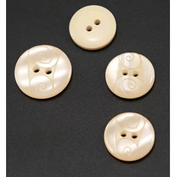 Knoflík Dírkový knoflík - smetanový perleťový - průměr 1,6 cm