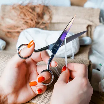 Krejčovské nůžky na výšivku a nitě z nerezové oceli