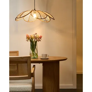 Závěsná lampa s přirozeným ratanovým stínidlem závěsné svítidlo ve stylu boho ručně tkané osvětlení ve tvaru květiny Beliani