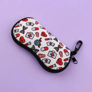 Pouzdro na brýle Pouzdro na brýle 17,9 x 8,5 cm s lékařským vzorem Zip a karabina Ochranné pouzdro na brýle s potiskem pro zdravotnický obor červená