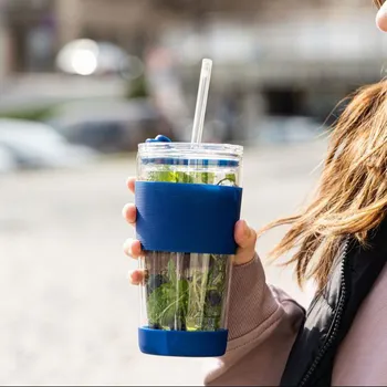 VIALLI DESIGN Fuori 600 ml - termo hrnek se skleněnou slámkou