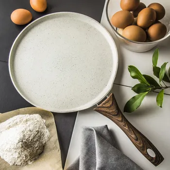 Pánev AMBITION Nature 28 cm bílá - nepřilnavá pánev na palačinky