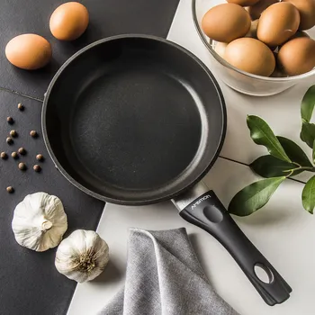 Pánev AMBITION Magnat 20 cm černá - nepřilnavá pánev