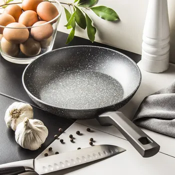 Pánev AMBITION Silverstone 24 cm šedá - nepřilnavá pánev