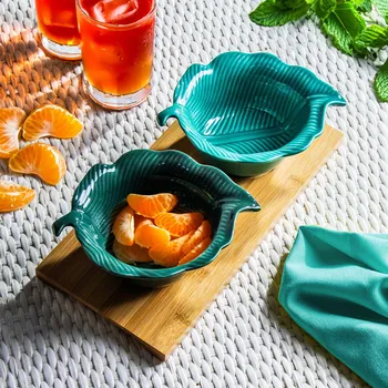 Misky na dip a svačinu na porcelánovém podnosu MADAGASCAR 2 ks.