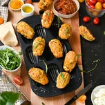 MASTRAD Madlenky černá - silikonová forma na pečení 9 muffinů a báboviček