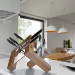 ARTELEGNO Grand Prix - magnetický nůžkový stojan z bukového dřeva