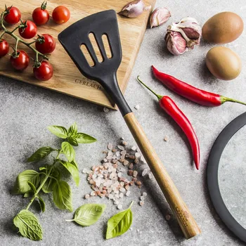 Obracečka GERLACH Natur 36 cm - silikonová ažurová kuchyňská lžíce