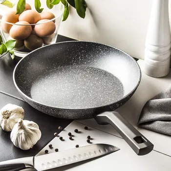 Pánev AMBITION Silverstone 28 cm šedá - nepřilnavá pánev