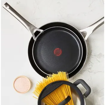 Pánev AMBITION Dott 24 cm - nepřilnavá palačinková pánev