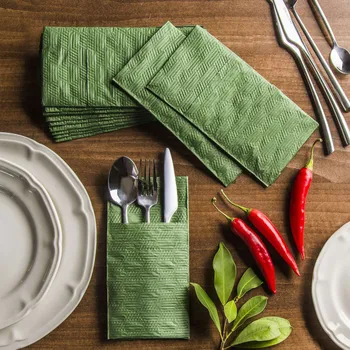 Papírový ubrousek Papírová kapsička na příbory PAW POCKET TMAVĚ ZELENÉ 16 ks