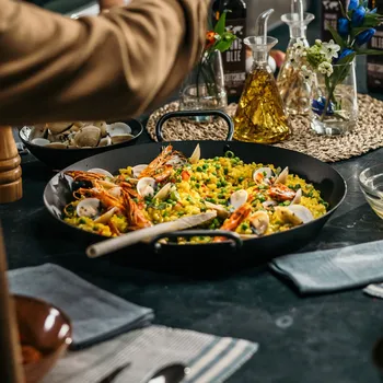 Pánev SKOTTSBERG Carbon Steel 38 cm - nepřilnavá pánev z uhlíkové oceli na paellu