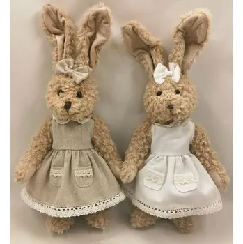 plyšák Pár plyšových zajíců v šatičkách