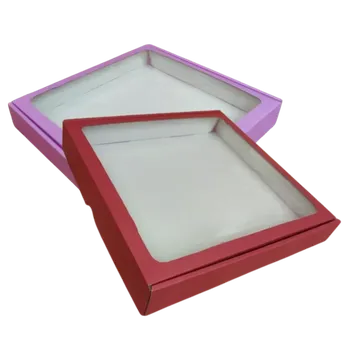 Krabička na výslužku Dárková krabice s průhledným okénkem 31x31x4 cm bordo a fialková