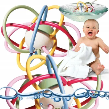 MĚKKÁ SENZORICKÁ HRAČKA PLANETA KOUSÁTKO KOULE BAREVNÉ KROUŽKY 3M+