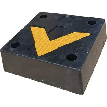 Černo-žlutý gumový reflexní doraz na rampu - délka 30 cm, šířka 30 cm, výška 10 cm