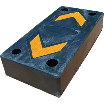 Černo-žlutý gumový reflexní doraz na rampu - délka 50 cm, šířka 25 cm, výška 10 cm