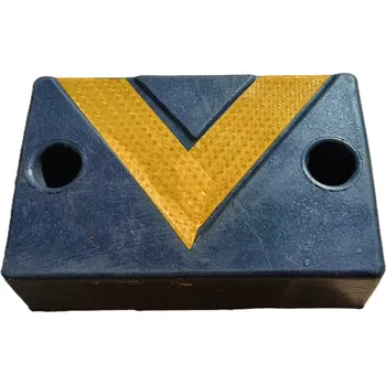 Černo-žlutý gumový reflexní doraz na rampu - délka 30 cm, šířka 20 cm, výška 8,5 cm