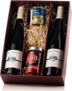 Víno z Kobylí Dárková sada vín s delikatesami III Dárková sada vín s delikatesami III - 432 (). Sauvignon jakostní víno odrůdové Chardonnay jakostní víno odrůdové Pikantní chilli papriky plněné sýrem 290g Olivy se sýrem s modrou plísní 85g.