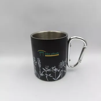 Placatka Hrnek s karabinou (Hrnek s karabinou)