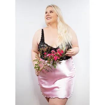 Noční saténová košilka na ramínka Oliwia s krajkou Barva: Vřesová, Velikost: 8XL