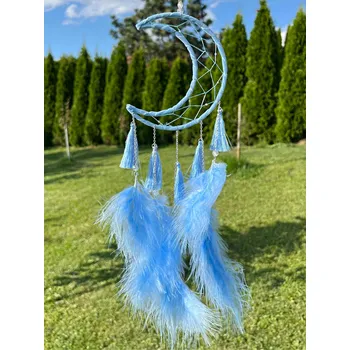 Lapač snů Magieprirody.cz Lapač snů ve tvaru měsíce s modrými peříčky a střapci #ZB384