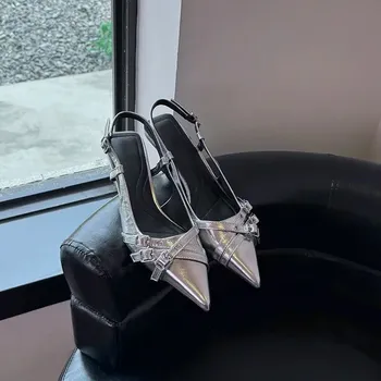 Dámské lodičky Dámské lodičky s podpatkem a páskem Barva: Stříbrná, Velikost: 37