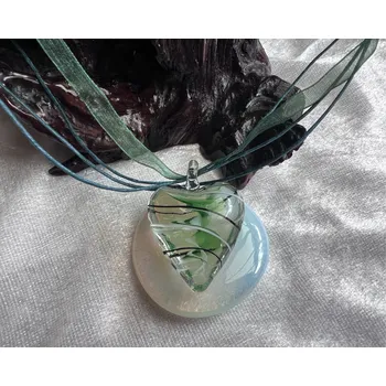 Náhrdelník Alada beauty Náhrdelník - víceřadá šňůrka se zeleným skleněným srdcem