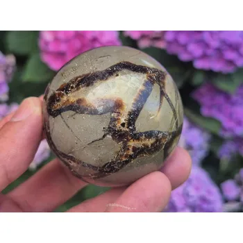 Přírodní kámen Koule septarie Ø58mm 273g z Madagaskaru