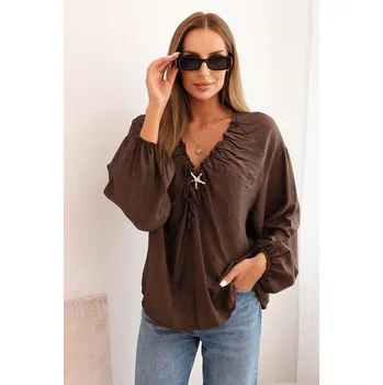 Dámská halenka Fashionweek Dámská blůza s viskózou, s nařaseným výstřihem a ozdobou K92320 Barva: Mocca, Velikost: Universal
