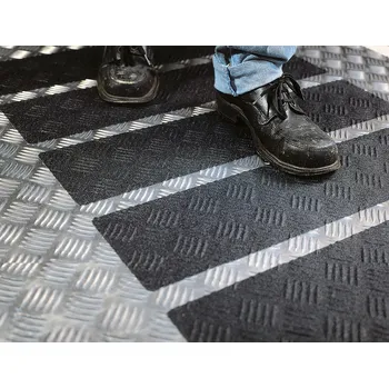 Lepicí páska Protiskluzová páska Safety-Walk, vhodná na nerovné povrchy, role 10 cm x 18,3 m, černá