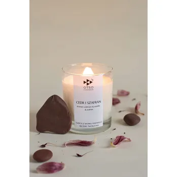 Svíčka Sójová vonná svíčka cedr a šafrán Otso Handmade