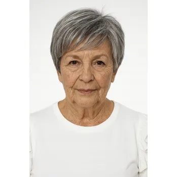 Paruka Paruka krátké syntetické vlasy světle šedá Gisela Mayer