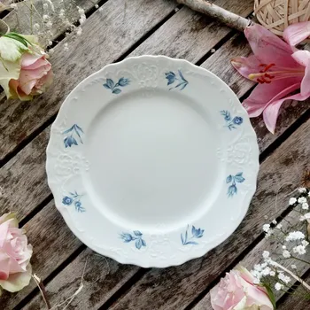 Talíř BERNADOTTE IVORY talíř dezertní 21 cm, modrá květina, Thun 1794 (Porcelánový talíř 2. jakost)