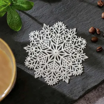 Vánoční dekorace Podtácek sněhová vločka - stříbrná