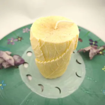 Svíčka Velká přírodní žlutá svíce pro harmonizaci čakry - solar plexus (Manipura)