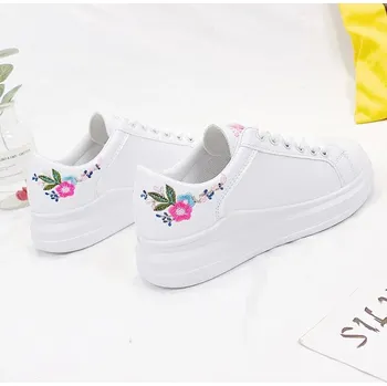 Dámské tenisky Lehká dámská obuv se vzorem květin Barva: Růžová, Velikost: 36