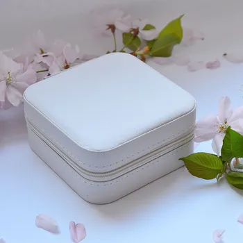 Šperkovnice Šperkovnice čtvercová na zip SK0001/B bílá II. jakost