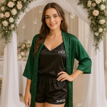 Dámský erotický župan Set saténový župánek ZELENÝ a pyžámko pro DRUŽIČKU s iniciálami a datem Velikost župánku: M, Počet výšivek: Na tílko tiskací font, Velikost a barva pyžámka: S - černé