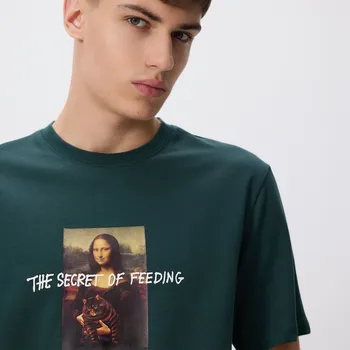 Pánské tričko Reserved - Tričko regular s potiskem - tmavě zelená - 274FP-79X - 274FP-79X-M