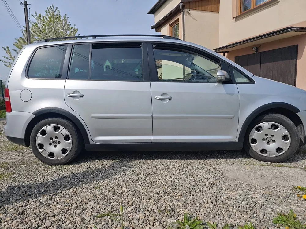 Plastové lemy + prahy VW Touran 2003-2010 (sada na vozidlo 6ks)