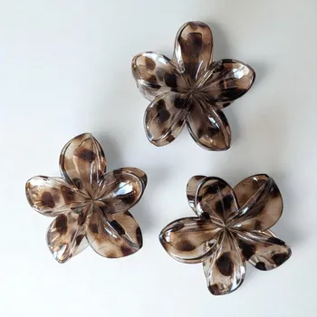 Krejčovské nůžky Annie's Knit Skřipec havajská květina Plumerie – leopard