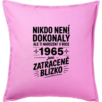 Polštář Nikdo není dokonalý ale ti narození v roce 1965 jsou zatraceně blízko - Polštář 50x50 - 50x50 - Včetně výplně ( Růžová )